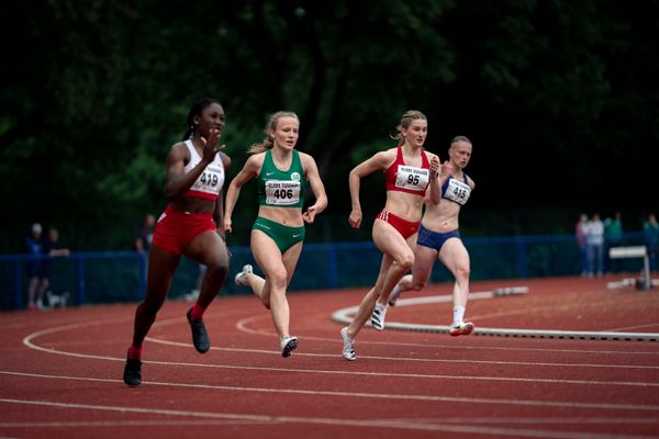 Nele Jaworski (VfL Wolfsburg) und Line Schroeder (Hamburger SV) ueber 200m am 14.05.2022 beim Nationalen Leichtathletik-Meeting im Erika-Fisch-Stadion in Hannover